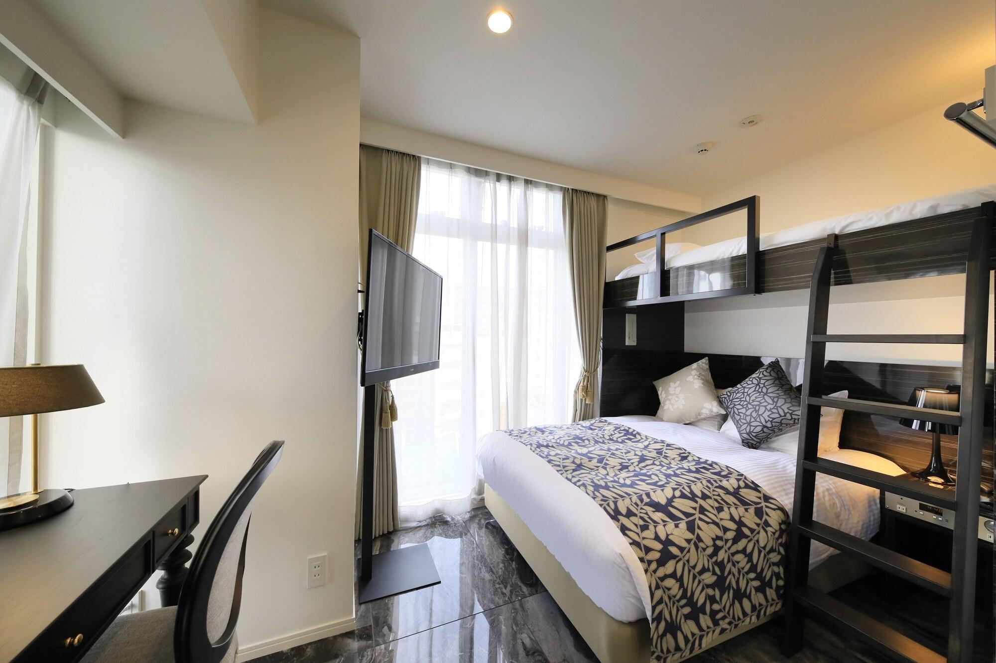 Centurion Residential Tower Capsulehotel 2*