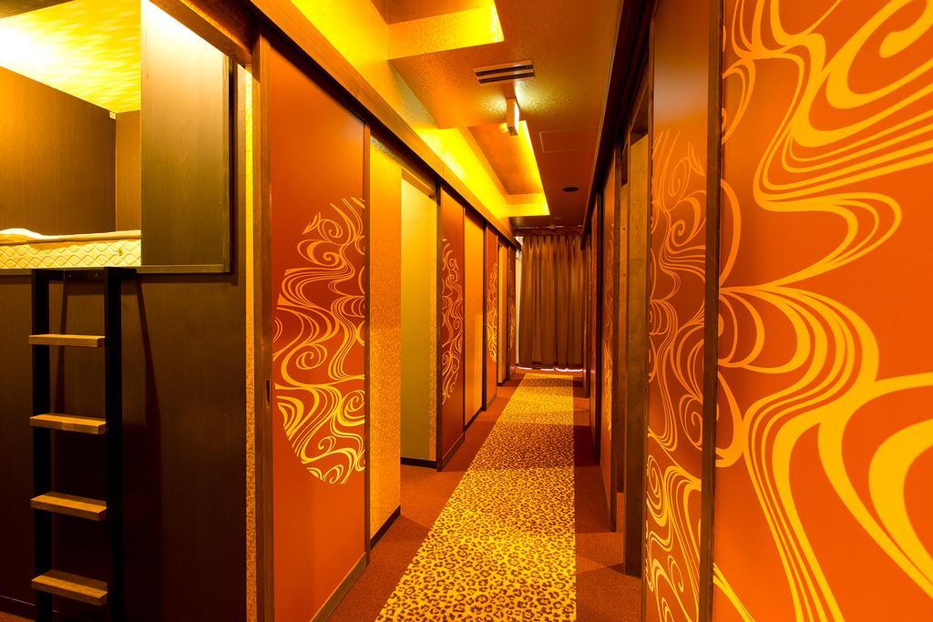 Capsulehotel Centurion Residential Tower