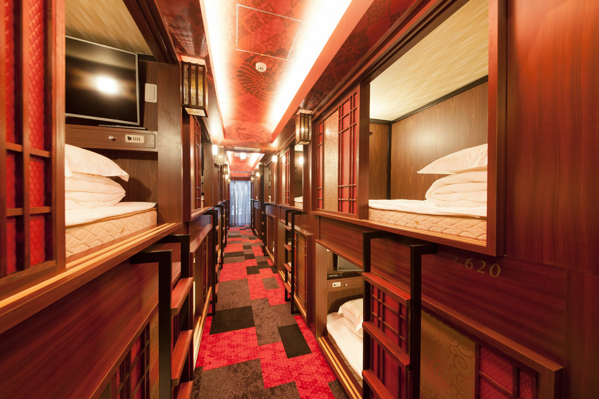 Capsulehotel Centurion Residential Tower